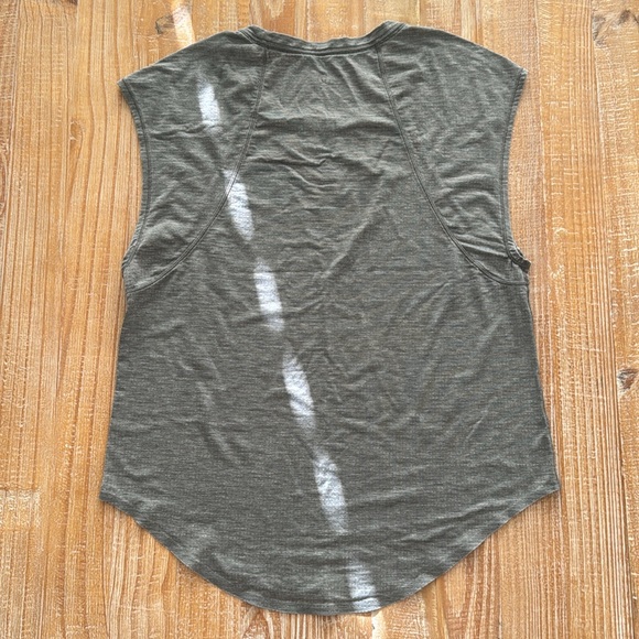 Lululemon tank - Picture 3 of 3